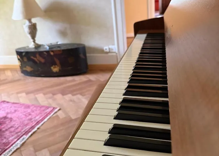 לינה וארוחת בוקר Laura לוזאן